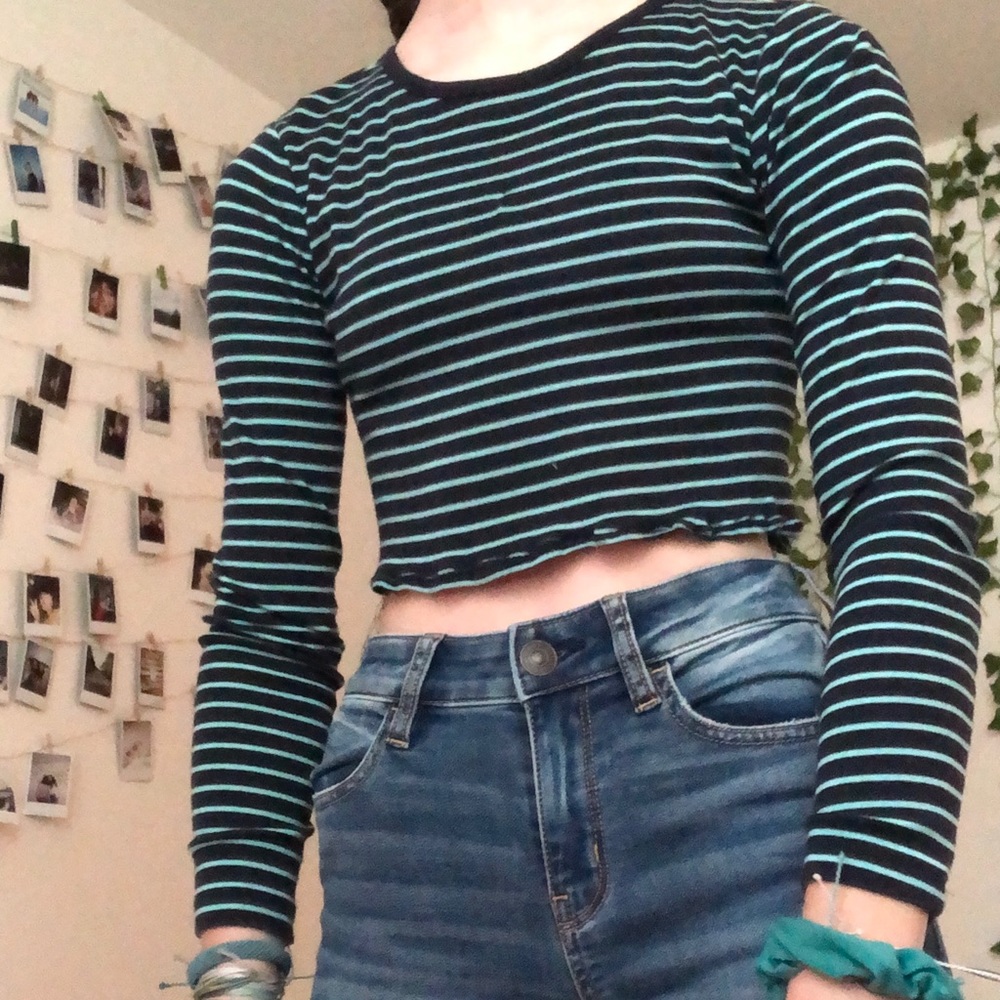 Cropped lettuce trim shirt